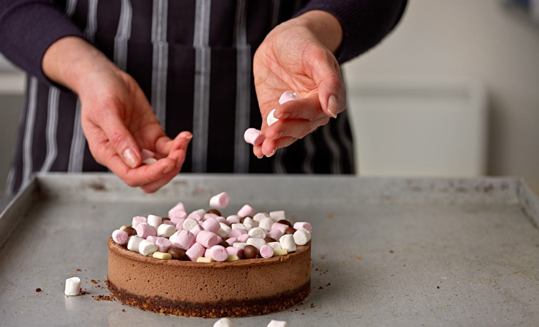 Topping a cheesecake
