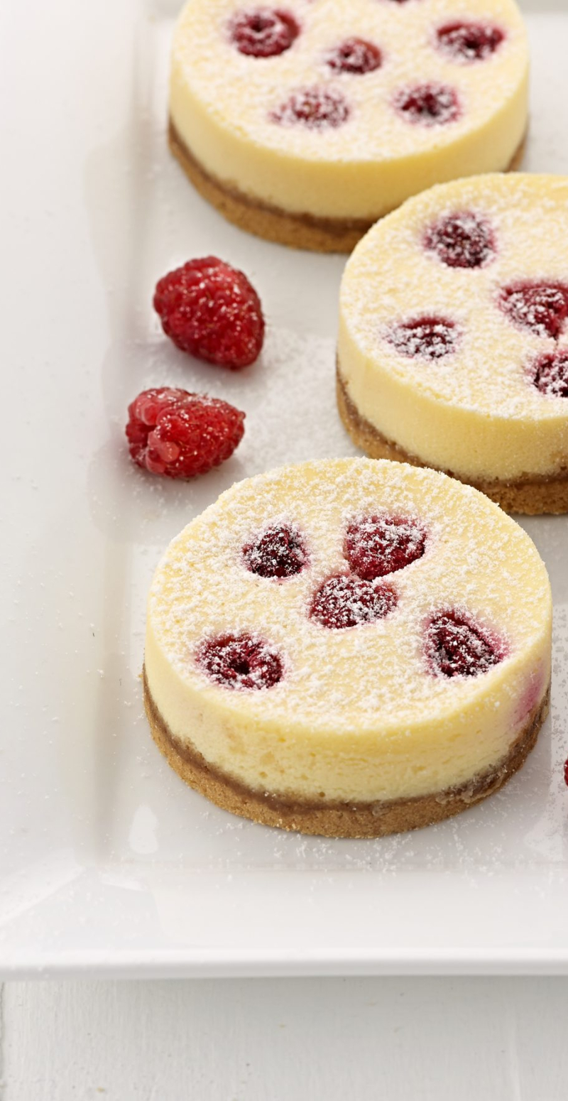raspberry-small-cheesecakes